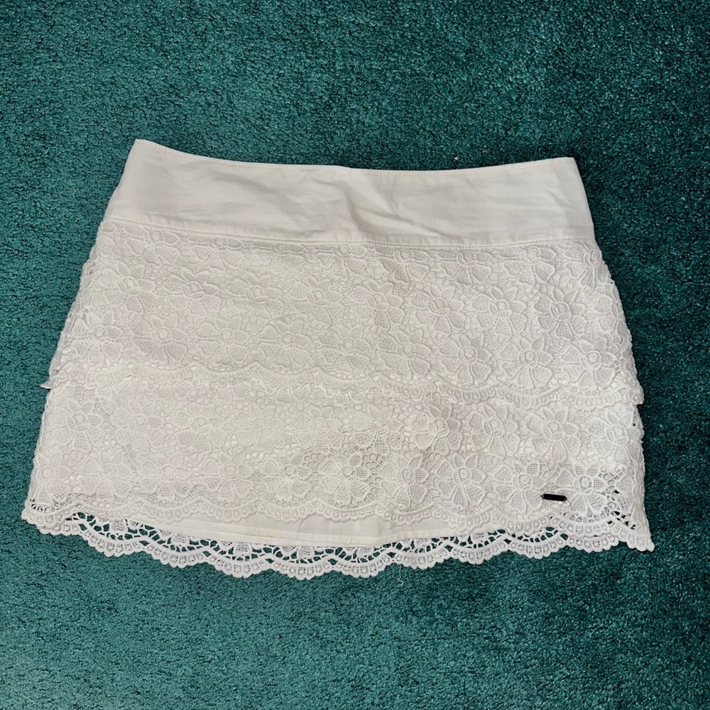 White Hollister mini skirt 🤍